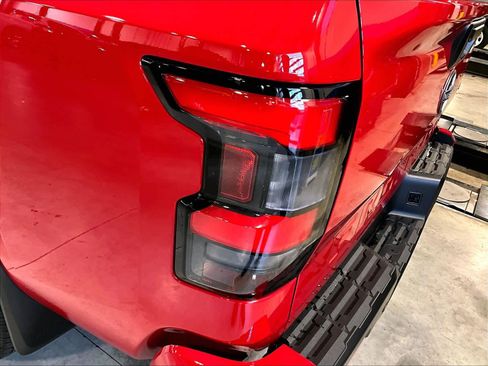 Used 2025 Nissan Frontier SV image 35