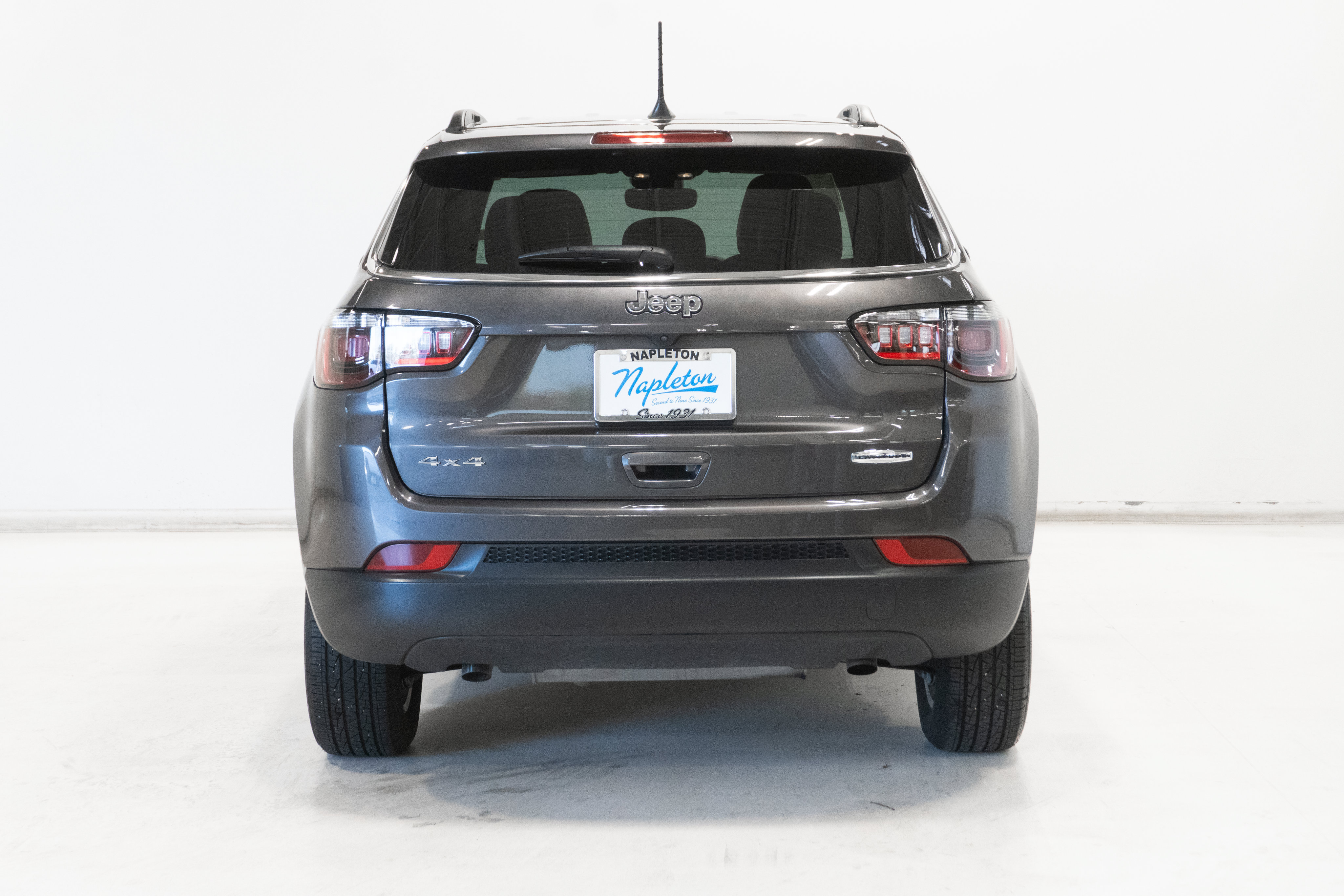 Used 2024 Jeep Compass Latitude w/ Convenience Group AWD/4WD image 26