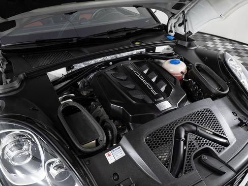 Used 2016 Porsche Macan S w/ Infotainment Package image 42