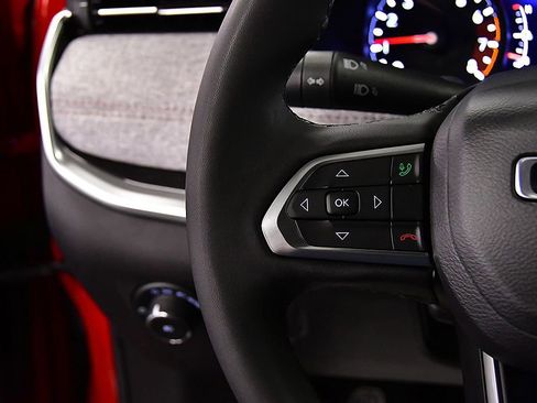 Used 2023 Jeep Compass Latitude image 19