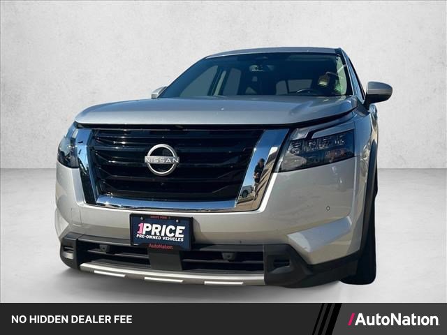 Used 2025 Nissan Pathfinder SL FWD image 1