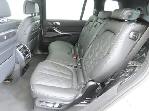 Used 2026 BMW X7 xDrive40i AWD/4WD image 22