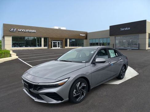 Used 2025 Hyundai Elantra Limited image 1