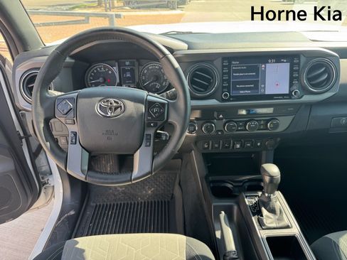 Used 2023 Toyota Tacoma TRD Off-Road w/ Technology Package AWD/4WD image 15
