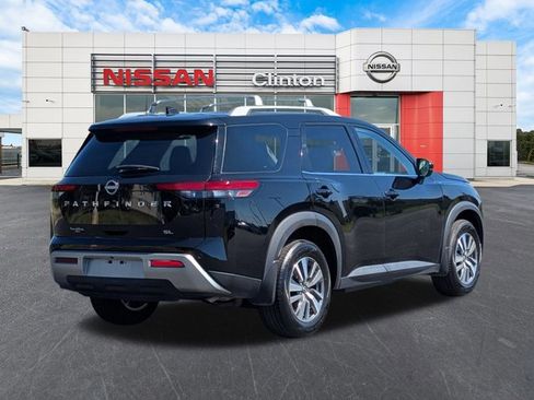 Certified 2024 Nissan Pathfinder SL image 3