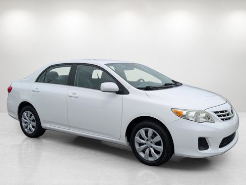 Used 2013 Toyota Corolla LE image 3