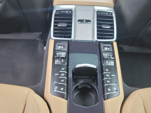 Used 2016 Porsche Panamera 4 image 27