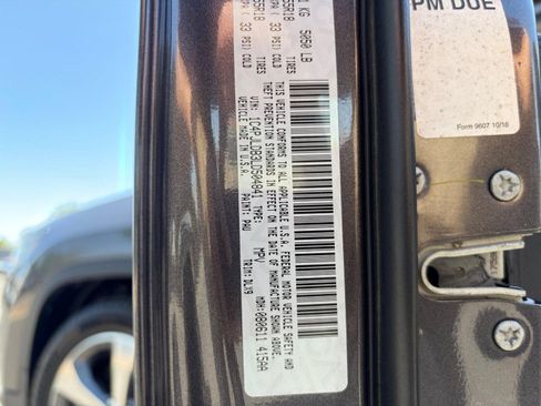Used 2020 Jeep Cherokee Limited FWD image 30