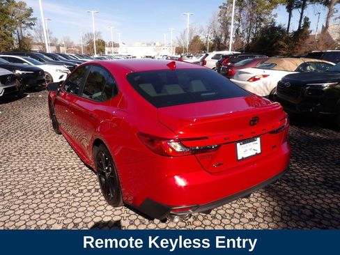 Used 2025 Toyota Camry SE image 8