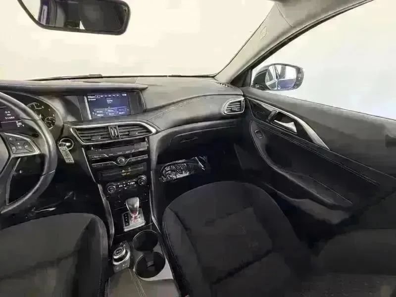Used 2017 INFINITI QX30 FWD image 21