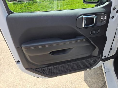 Used 2025 Jeep Wrangler Unlimited Sahara w/ Safety Group AWD/4WD image 18