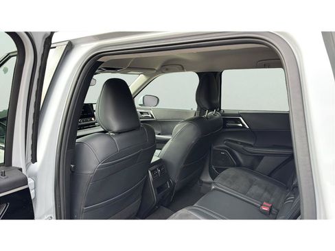 Used 2025 Mitsubishi Outlander SE FWD image 13