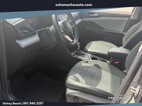 Used 2023 Volkswagen Taos SE w/ Panoramic Sunroof Package FWD image 12