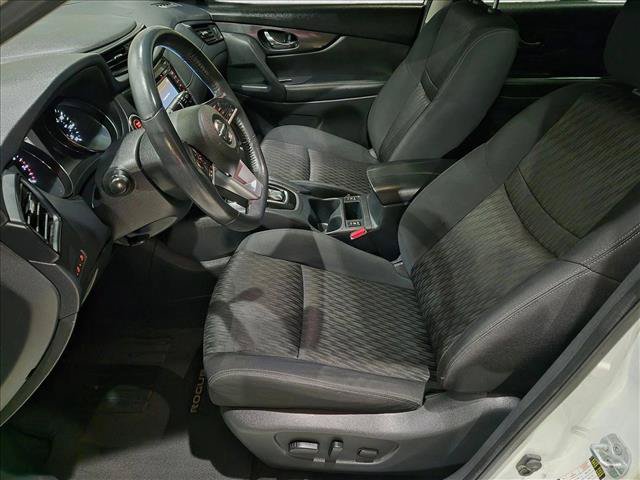 Used 2017 Nissan Rogue SV w/ SV Premium Package FWD image 14