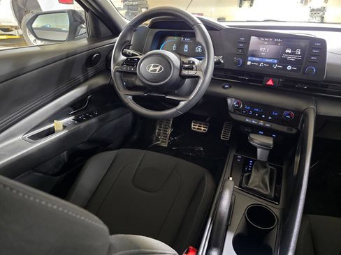 Certified 2025 Hyundai Elantra Sport FWD image 19