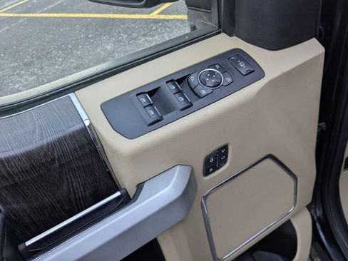 Used 2021 Ford F350 Lariat w/ Chrome Package image 10