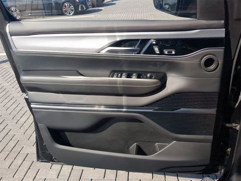 Used 2023 Jeep Grand Wagoneer L Series II w/ Premium Group II image 32