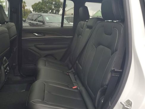 New 2025 Jeep Grand Cherokee Limited image 16