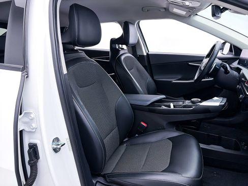 Certified 2022 Kia EV6 Light RWD image 35