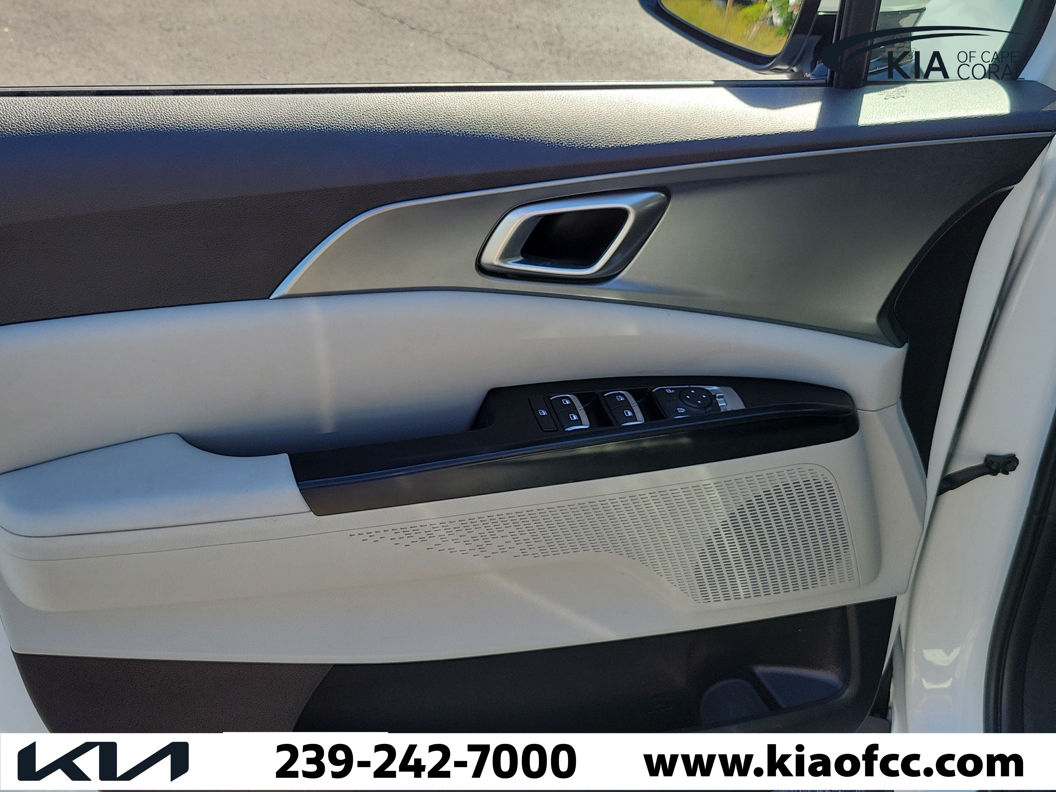 Certified 2024 Kia Carnival LX FWD image 23