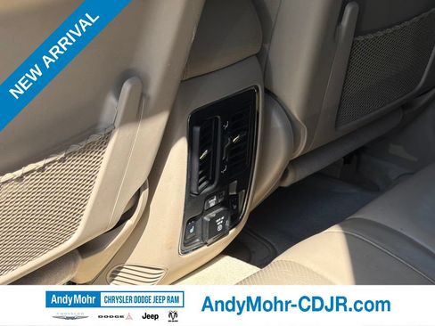 Used 2017 Jeep Grand Cherokee Overland AWD/4WD image 17
