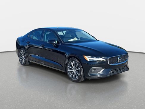Used 2021 Volvo S60 T5 Momentum image 3