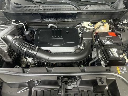 Used 2022 GMC Acadia SLT w/ Technology Package FWD image 9