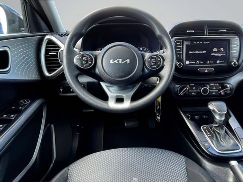 Used 2022 Kia Soul LX FWD image 9
