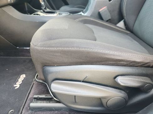 Used 2017 Jeep Cherokee Latitude FWD image 22