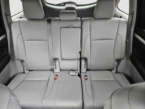 Used 2018 Toyota Highlander XLE image 23