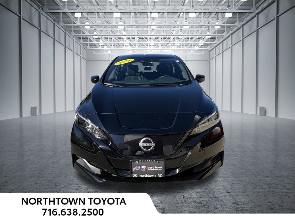Used 2025 Nissan Leaf S FWD image 3