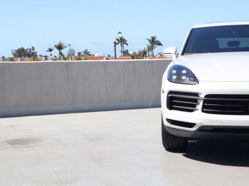 Certified 2023 Porsche Cayenne AWD/4WD image 12