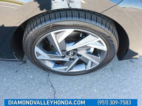 Used 2025 Hyundai Elantra Limited image 29