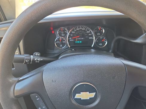 Used 2016 Chevrolet Express 2500 image 16