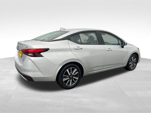 Used 2021 Nissan Versa SV image 8