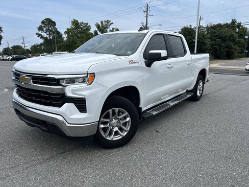 Used 2025 Chevrolet Silverado 1500 LT AWD/4WD image 3