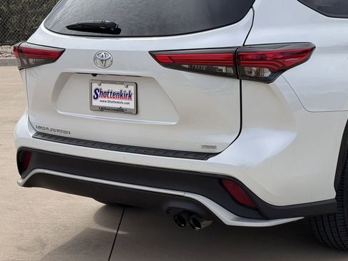 Used 2023 Toyota Highlander XSE image 6