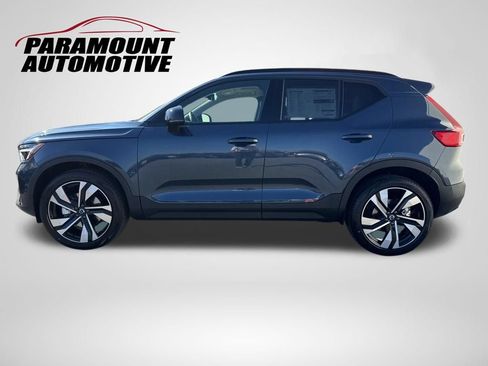 Used 2026 Volvo XC40 B4 Plus w/ Climate Package FWD image 4