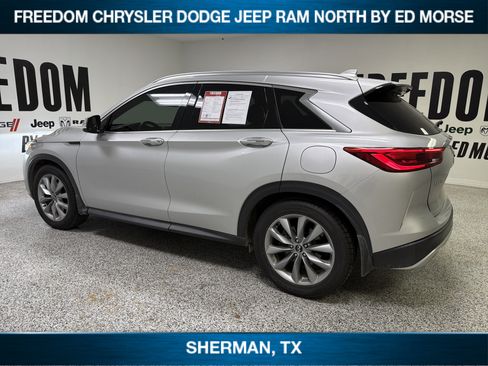 Used 2019 INFINITI QX50 Luxe w/ Navigation Package FWD image 6