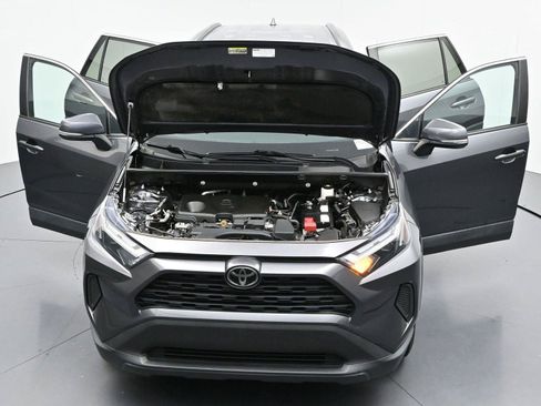 Used 2022 Toyota RAV4 XLE AWD/4WD image 40