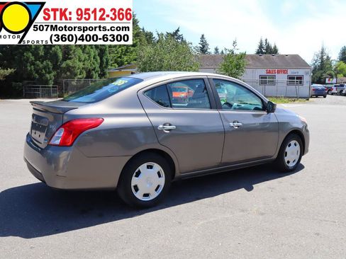 Used 2016 Nissan Versa SV FWD image 9