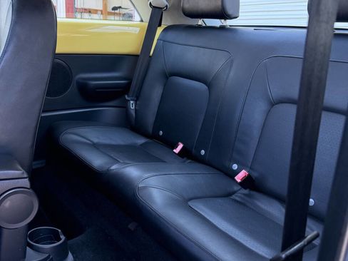 Used 2010 Volkswagen Beetle Coupe image 17