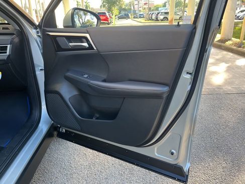 New 2025 Mitsubishi Outlander SE image 21