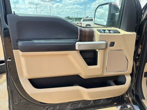 Used 2017 Ford F150 Lariat w/ Equipment Group 502A Luxury AWD/4WD image 6