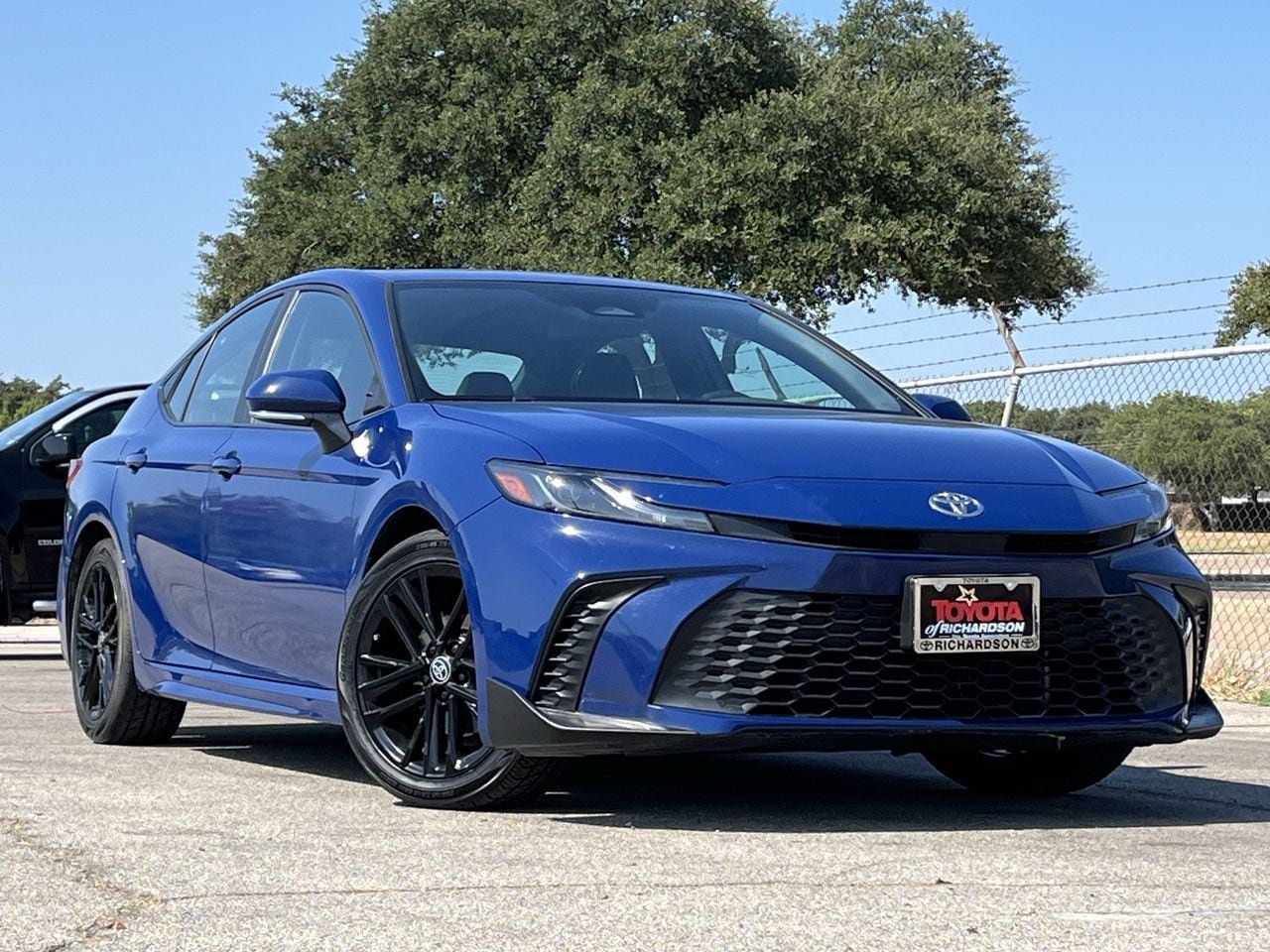 Used 2025 Toyota Camry SE FWD image 2