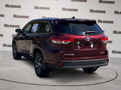 Used 2018 Toyota Highlander XLE AWD/4WD image 3