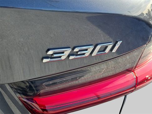 Used 2022 BMW 330i xDrive Sedan w/ Driving Assistance Package image 12