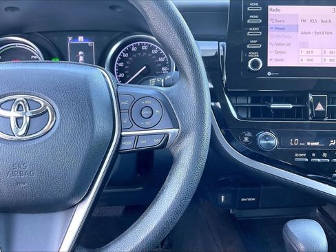 Used 2021 Toyota Camry LE FWD image 19