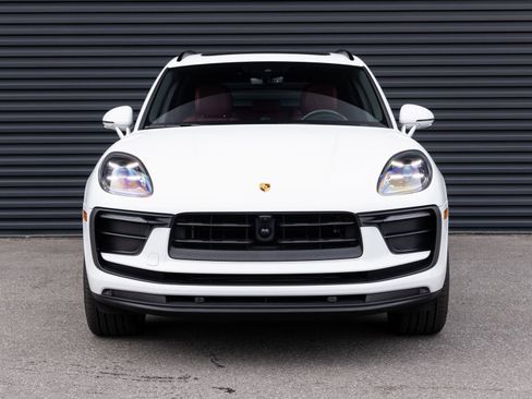 Certified 2024 Porsche Macan image 7