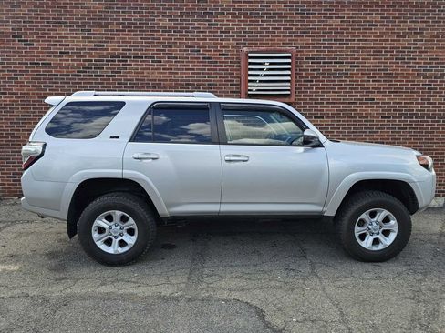 Used 2014 Toyota 4Runner SR5 AWD/4WD image 18